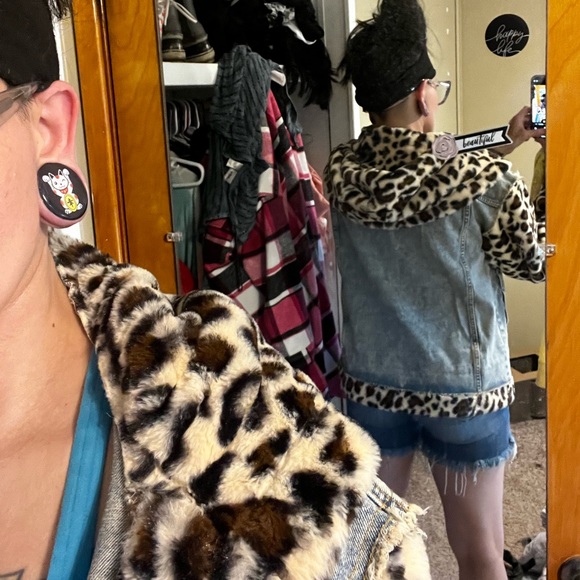Booje (faux fur) Leopard print , Denim Jean jacket - Picture 3 of 5